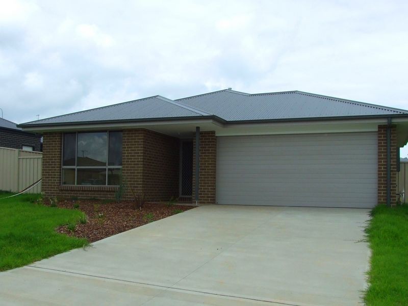 67 William Maker Drive, Orange NSW 2800