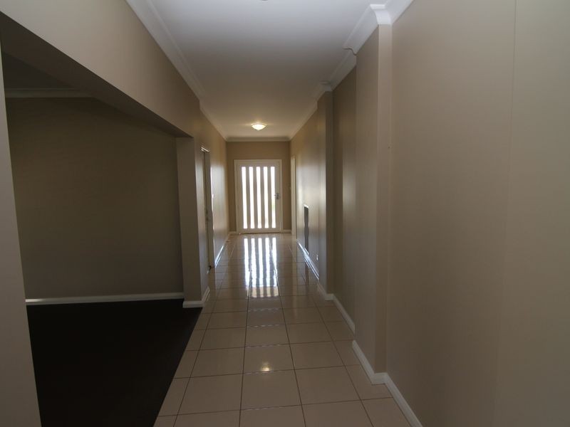 2 Row Close, Orange NSW 2800