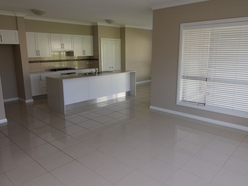 2 Row Close, Orange NSW 2800