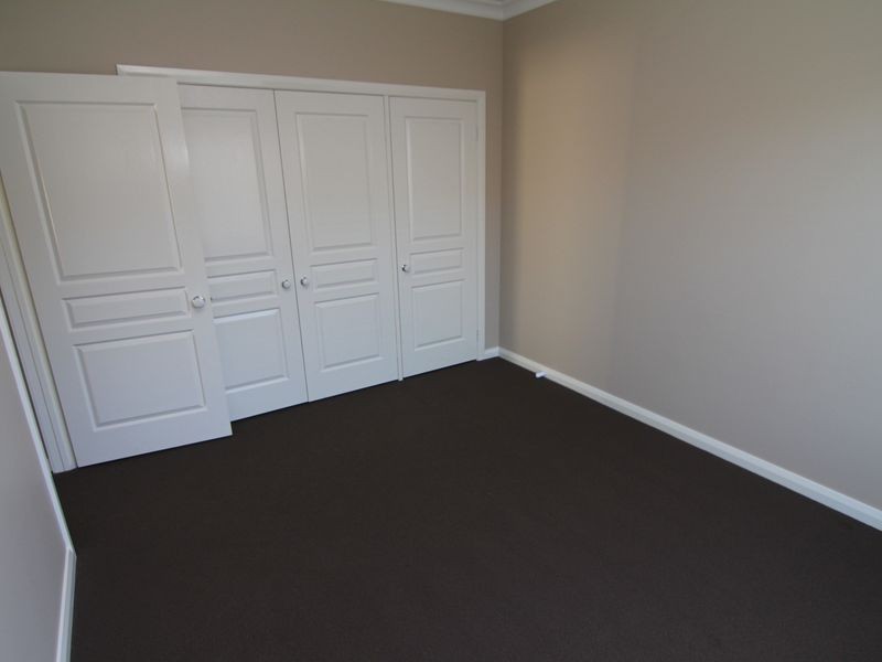 2 Row Close, Orange NSW 2800