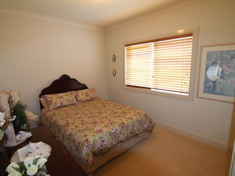 17 Birchgrove Drive, Orange NSW 2800