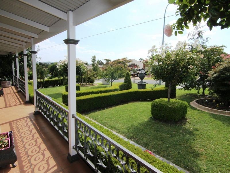 17 Birchgrove Drive, Orange NSW 2800