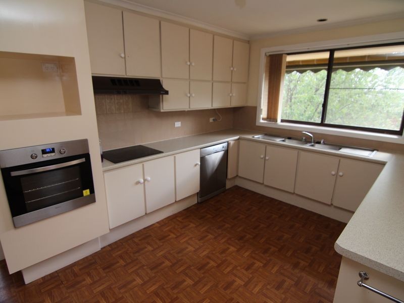 8 Mathoura Place, Orange NSW 2800