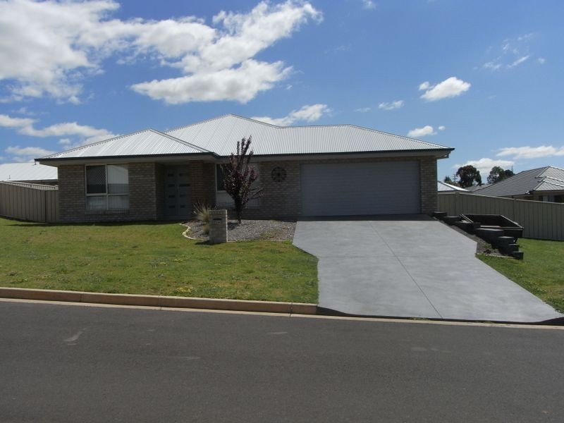 16 Lombardy Way, Orange NSW 2800