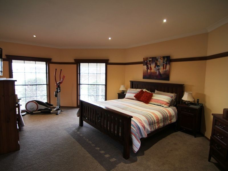 22 Hughes Street, Orange NSW 2800