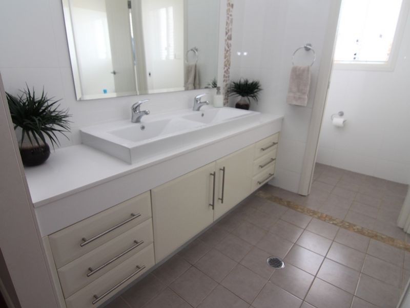 4 Stewart Close, Orange NSW 2800