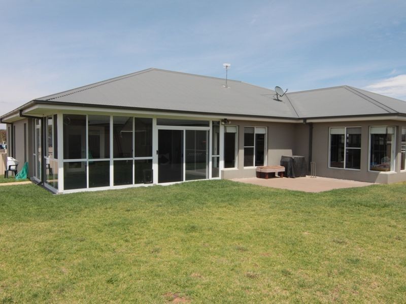 4 Stewart Close, Orange NSW 2800