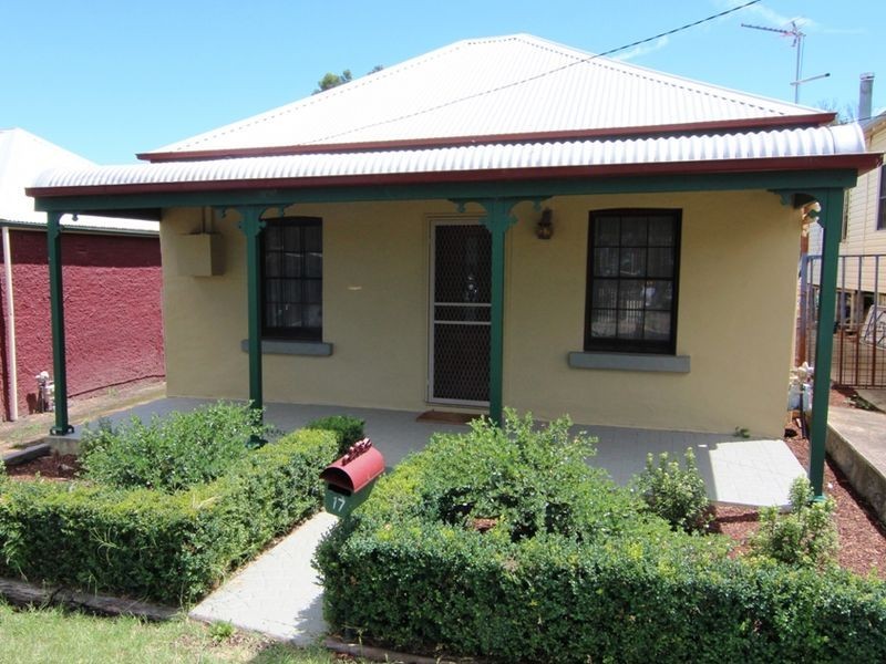 17 Lucas Street, Orange NSW 2800