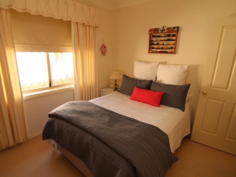 1 Hoskins Place, Orange NSW 2800