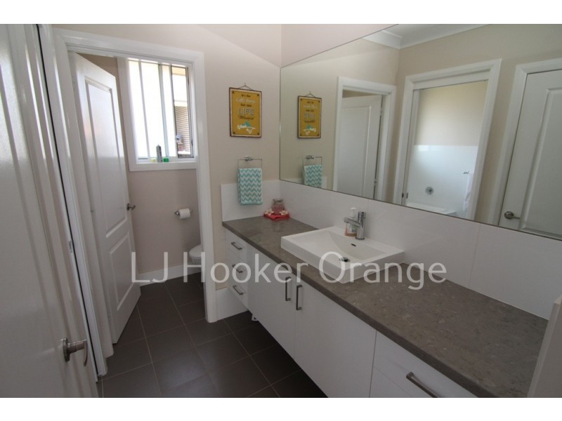 8 Mariposa Street, Orange NSW 2800