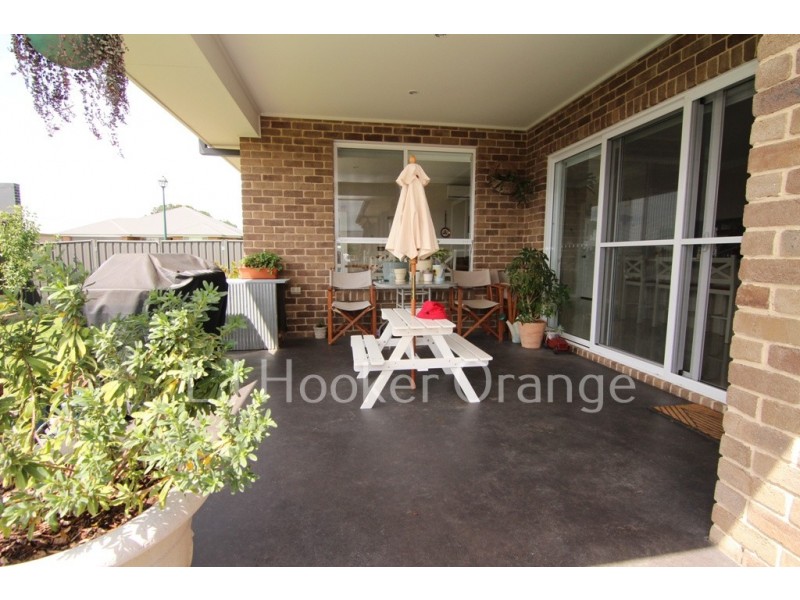 8 Mariposa Street, Orange NSW 2800