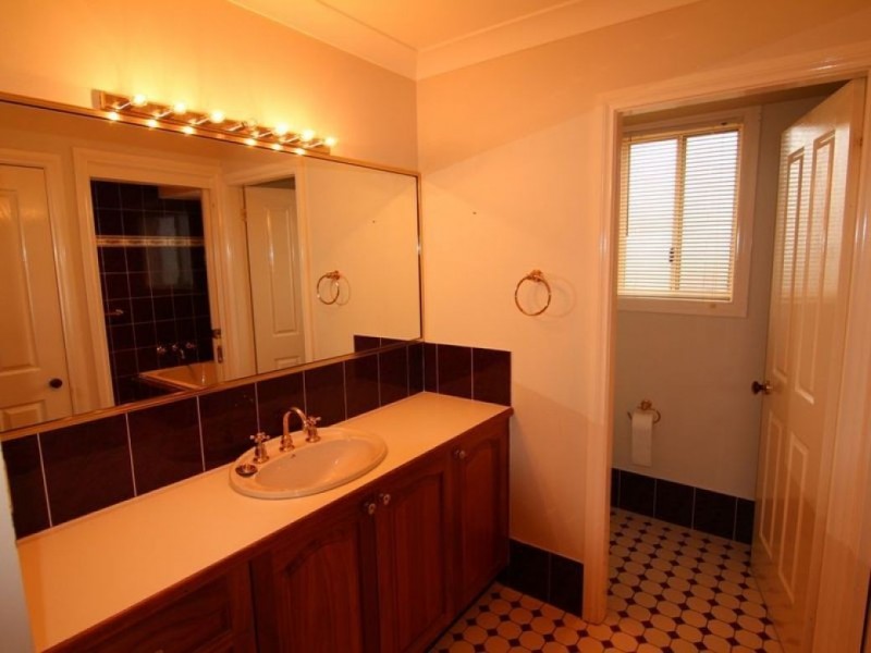 9 Pine Ridge Drive, Orange NSW 2800