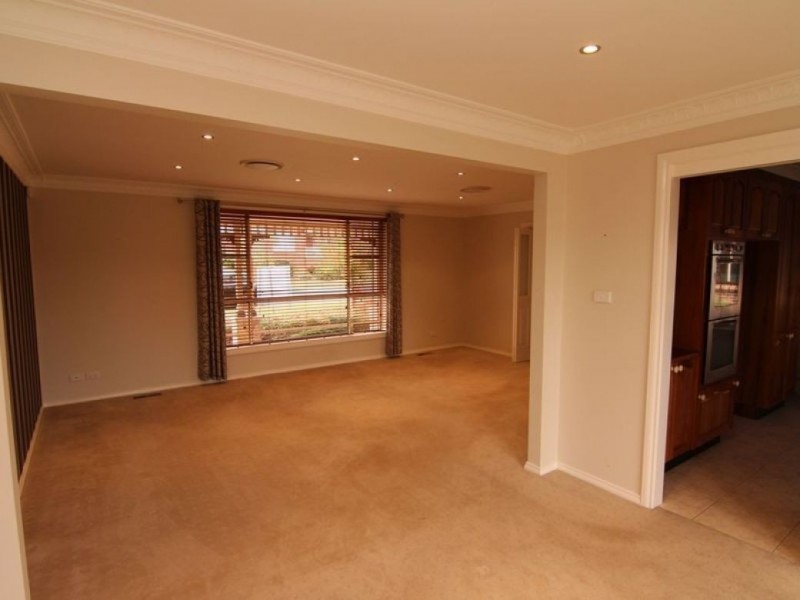 9 Pine Ridge Drive, Orange NSW 2800