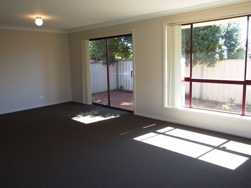 1/8 Rosedale Place, Orange NSW 2800
