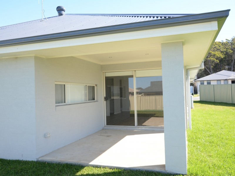 7 Threadfin Court, Old Bar NSW 2430