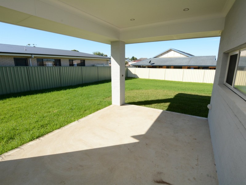 7 Threadfin Court, Old Bar NSW 2430