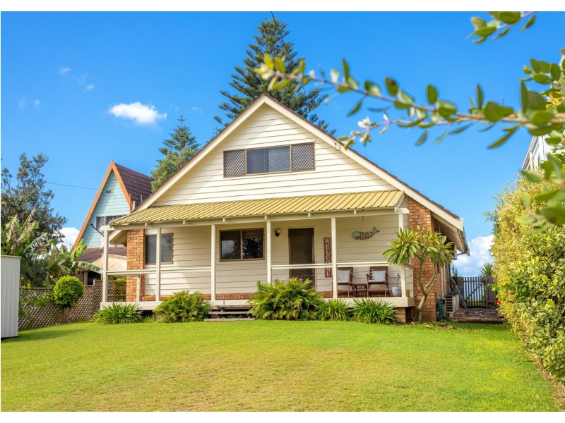 16 Lewis Street, Old Bar NSW 2430