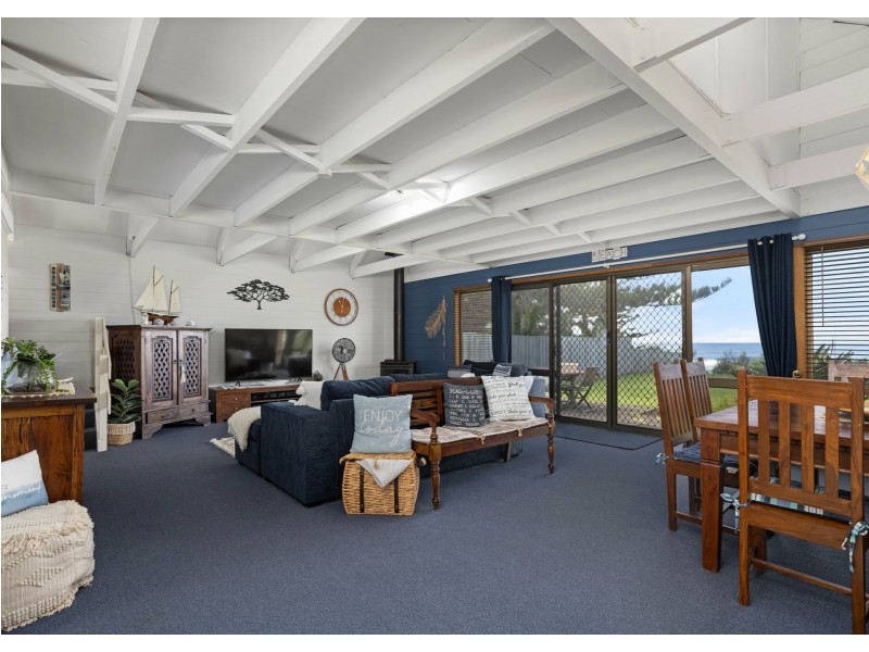 16 Lewis Street, Old Bar NSW 2430