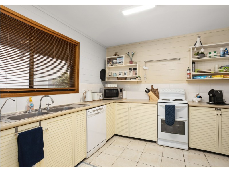 16 Lewis Street, Old Bar NSW 2430