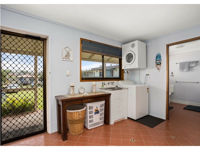 16 Lewis Street, Old Bar NSW 2430