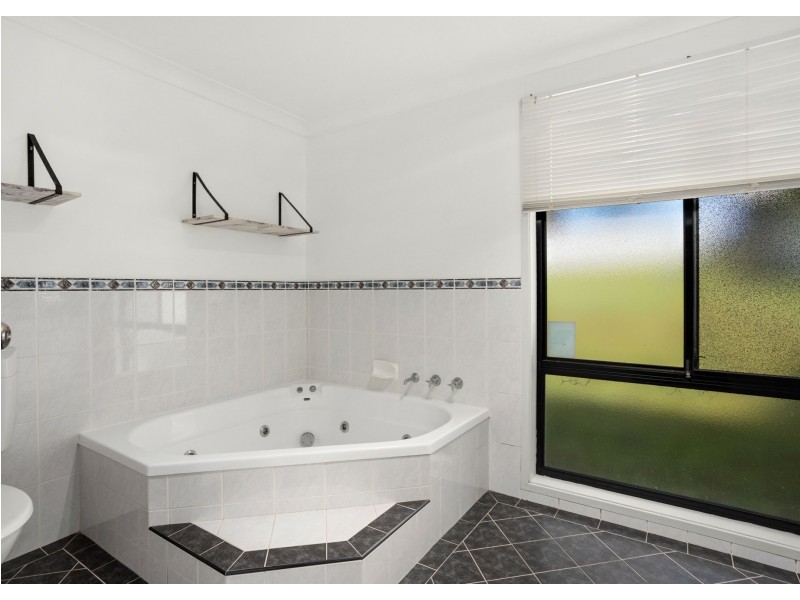 25 Talawong Drive, Taree NSW 2430