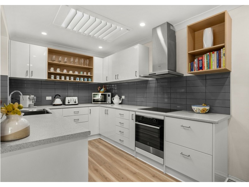 15 Gannet Crescent, Old Bar NSW 2430