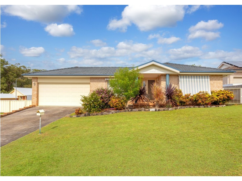 1 Snoewood Street, Old Bar NSW 2430