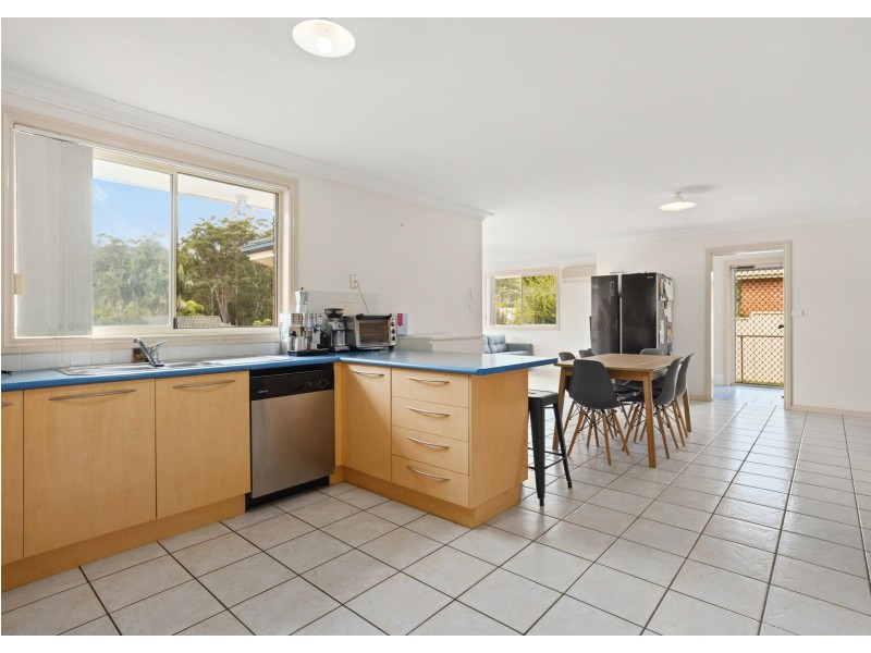 1 Snoewood Street, Old Bar NSW 2430