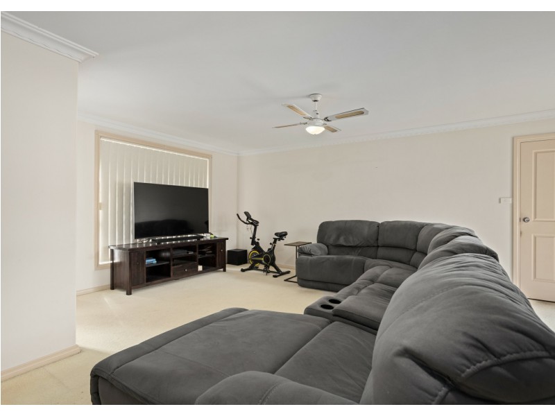 1 Snoewood Street, Old Bar NSW 2430