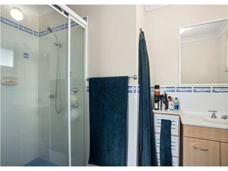 1 Snoewood Street, Old Bar NSW 2430
