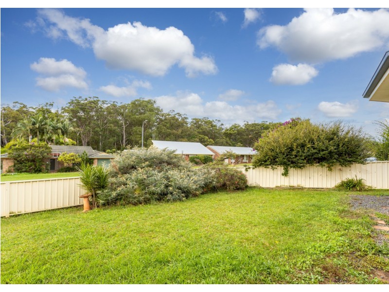 1 Snoewood Street, Old Bar NSW 2430