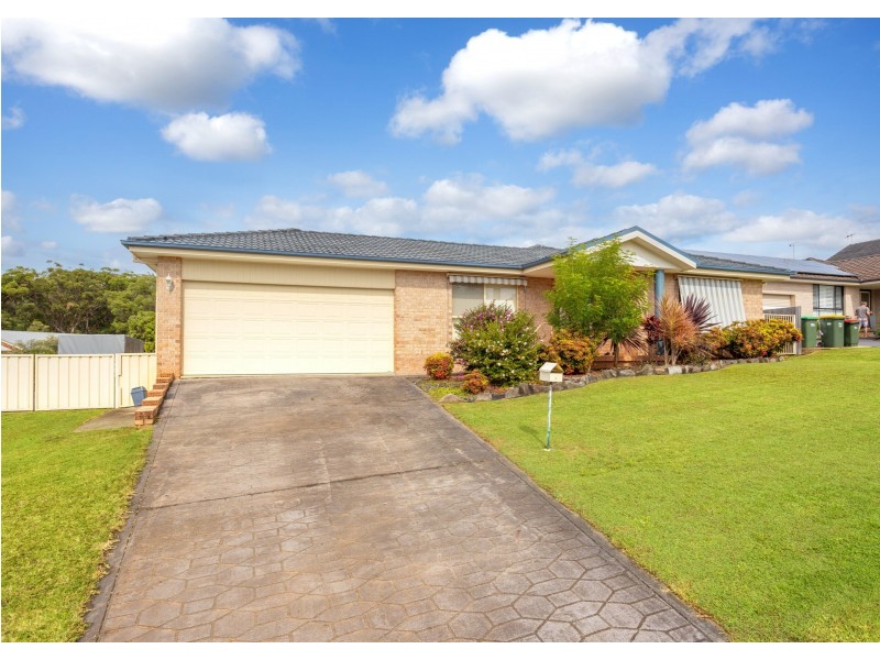 1 Snoewood Street, Old Bar NSW 2430