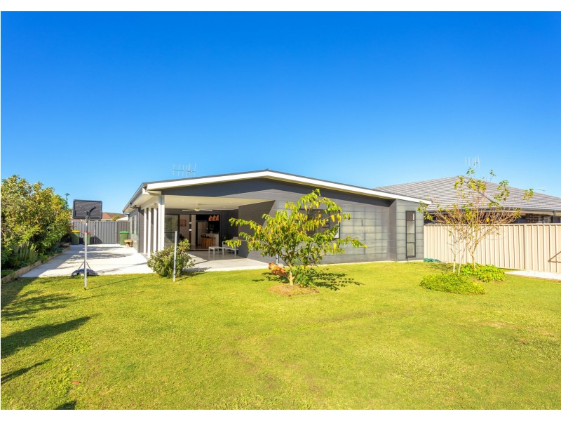 67 Albatross Way, Old Bar NSW 2430