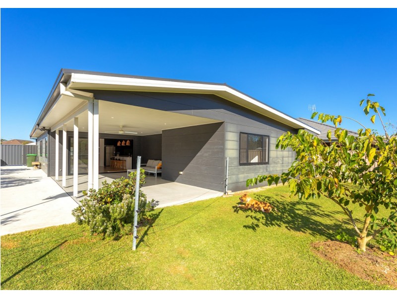 67 Albatross Way, Old Bar NSW 2430