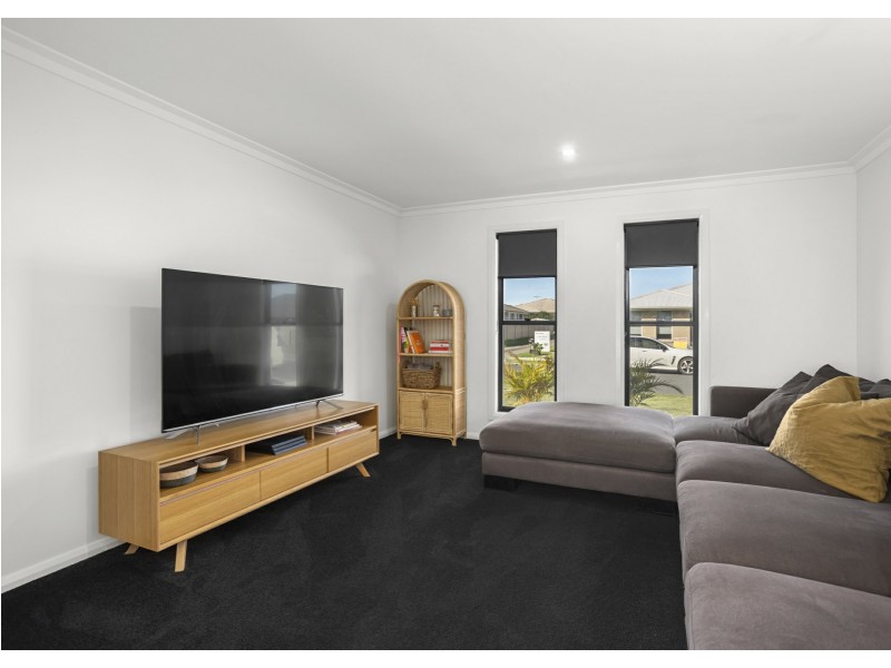 67 Albatross Way, Old Bar NSW 2430