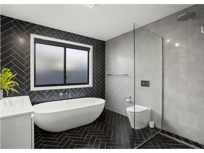 67 Albatross Way, Old Bar NSW 2430