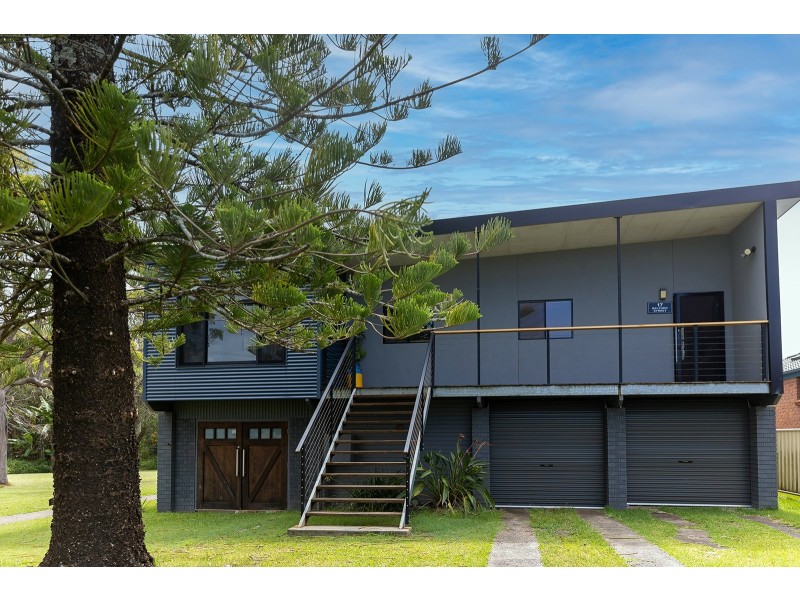 17 Belford Street, Old Bar NSW 2430