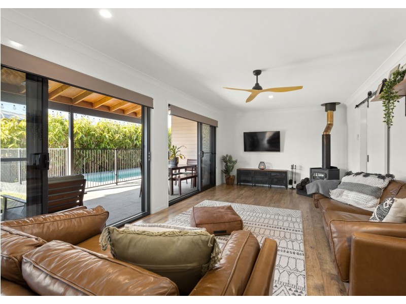11 Mariner Avenue, Old Bar NSW 2430