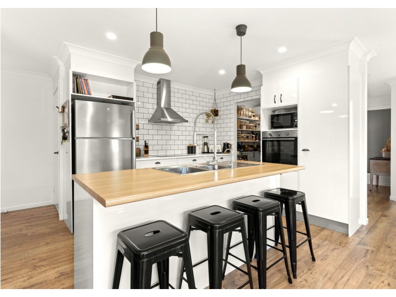 11 Mariner Avenue, Old Bar NSW 2430