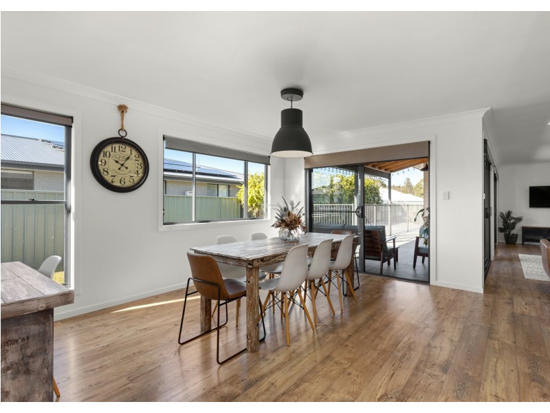 11 Mariner Avenue, Old Bar NSW 2430