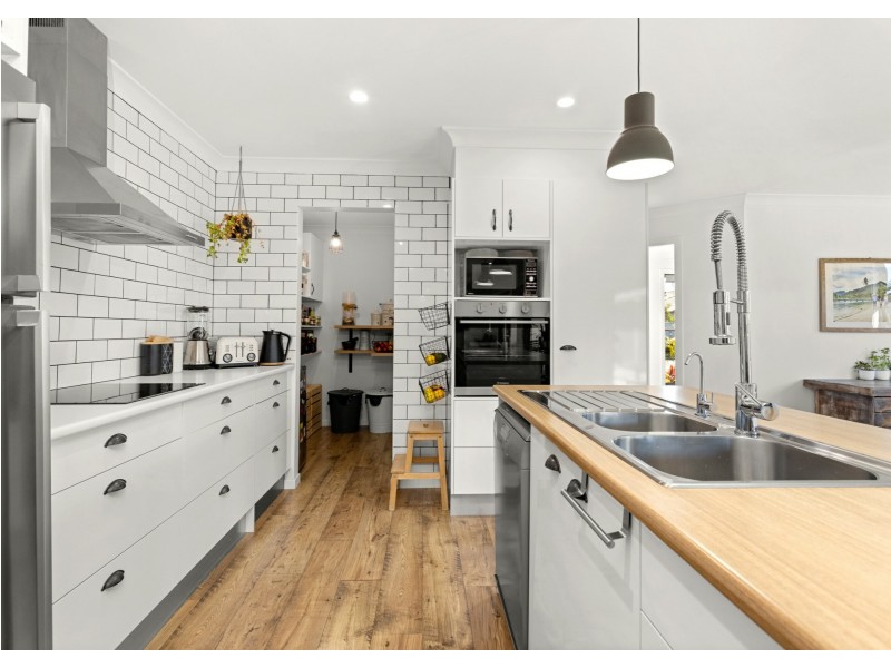 11 Mariner Avenue, Old Bar NSW 2430