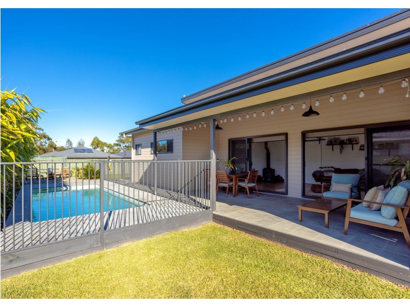 11 Mariner Avenue, Old Bar NSW 2430
