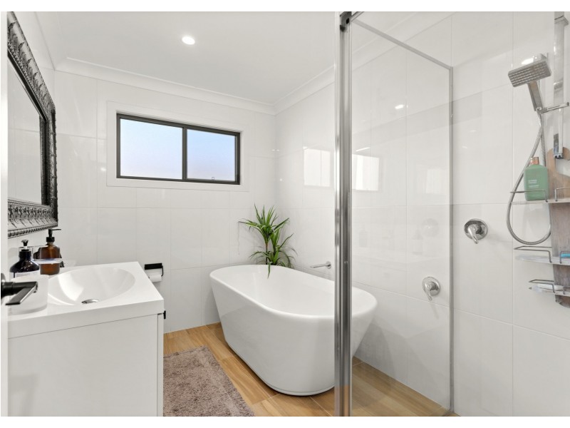 11 Mariner Avenue, Old Bar NSW 2430