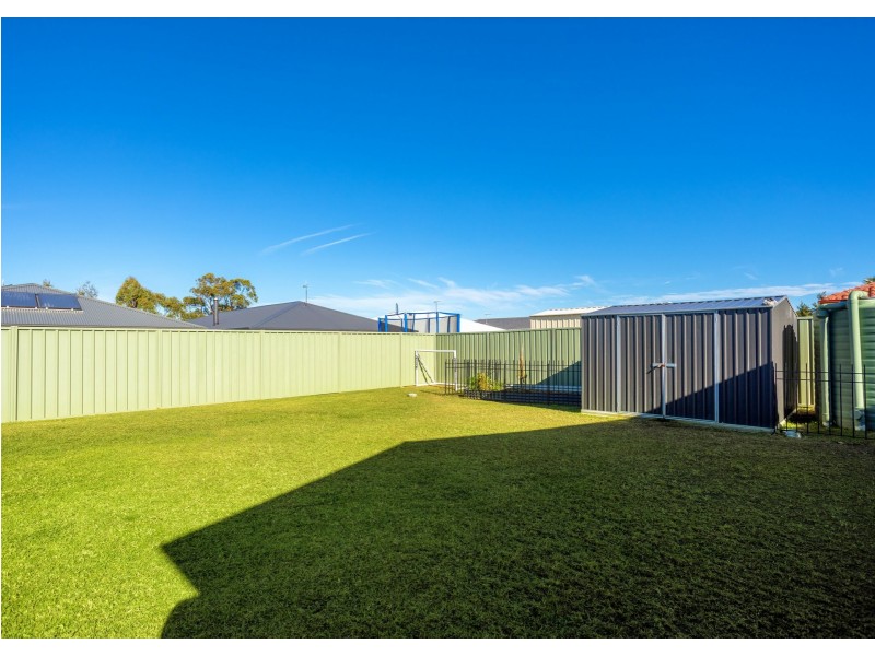 11 Mariner Avenue, Old Bar NSW 2430