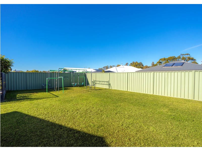 11 Mariner Avenue, Old Bar NSW 2430