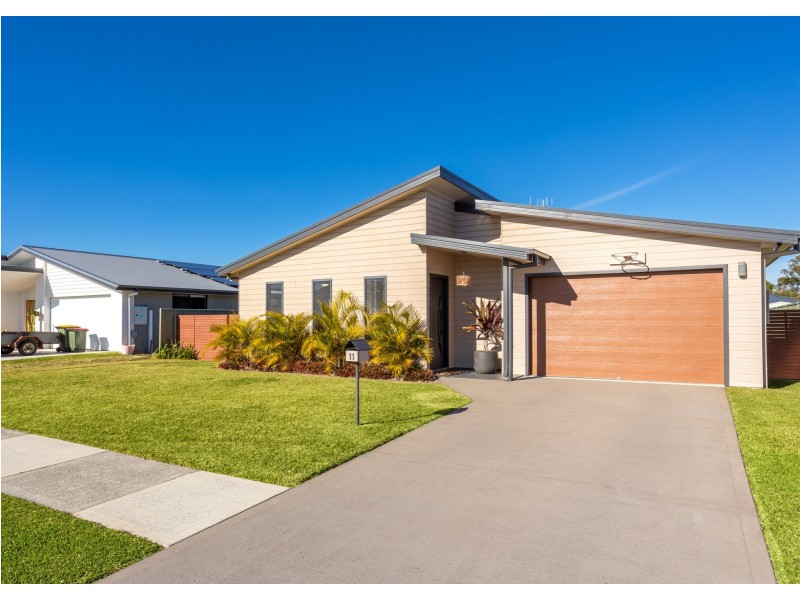 11 Mariner Avenue, Old Bar NSW 2430