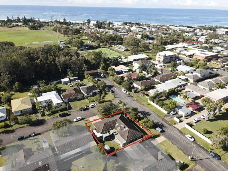 1 Richardson Street, Old Bar NSW 2430