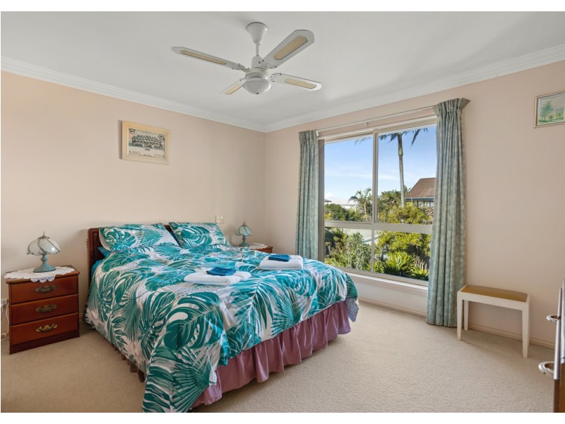 18 Ocean Drive, Wallabi Point NSW 2430