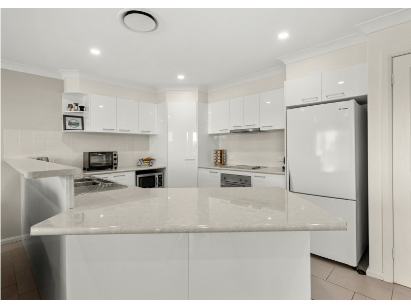 2/2 Mistral Place, Old Bar NSW 2430