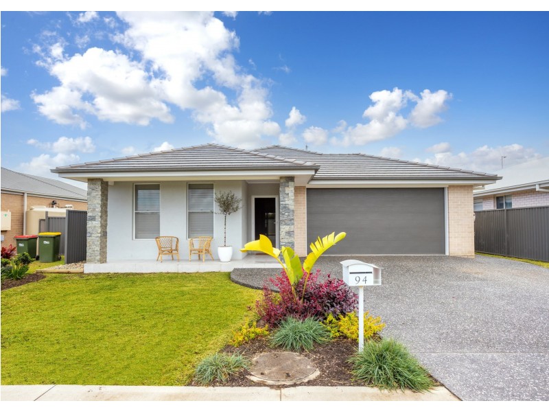 94 Albatross Way, Old Bar NSW 2430